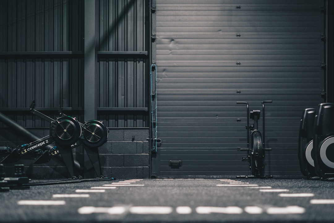 Hyrox vs CrossFit: Which One Suits Your Training Goals?